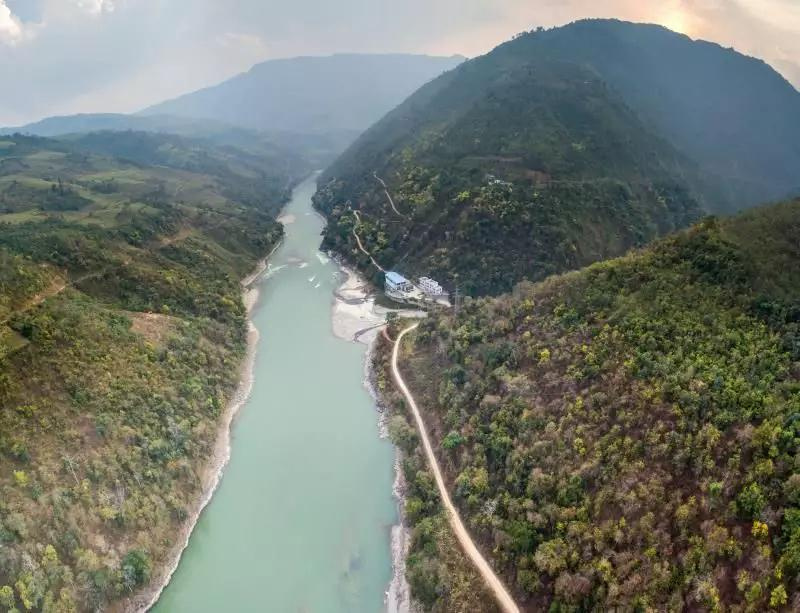 怒江傳媒公司 怒江峽谷，從眼前的茍且到詩(shī)和遠(yuǎn)方